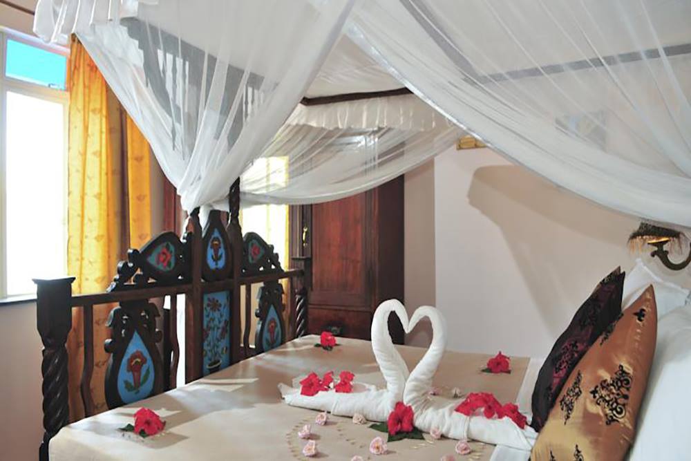 TEMBO HOUSE HOTEL