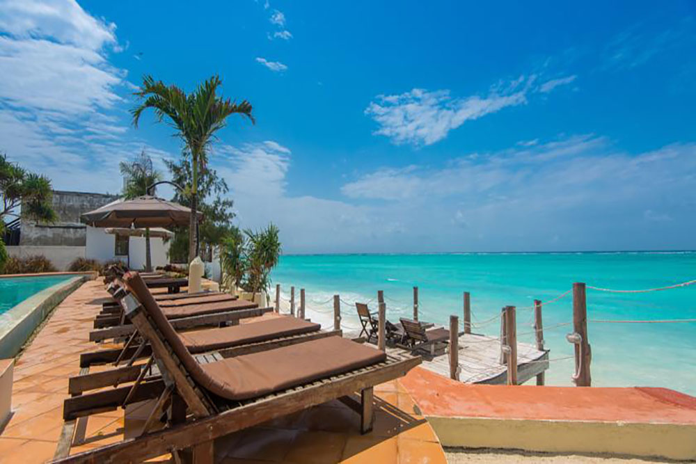 WARERE BEACH HOTEL